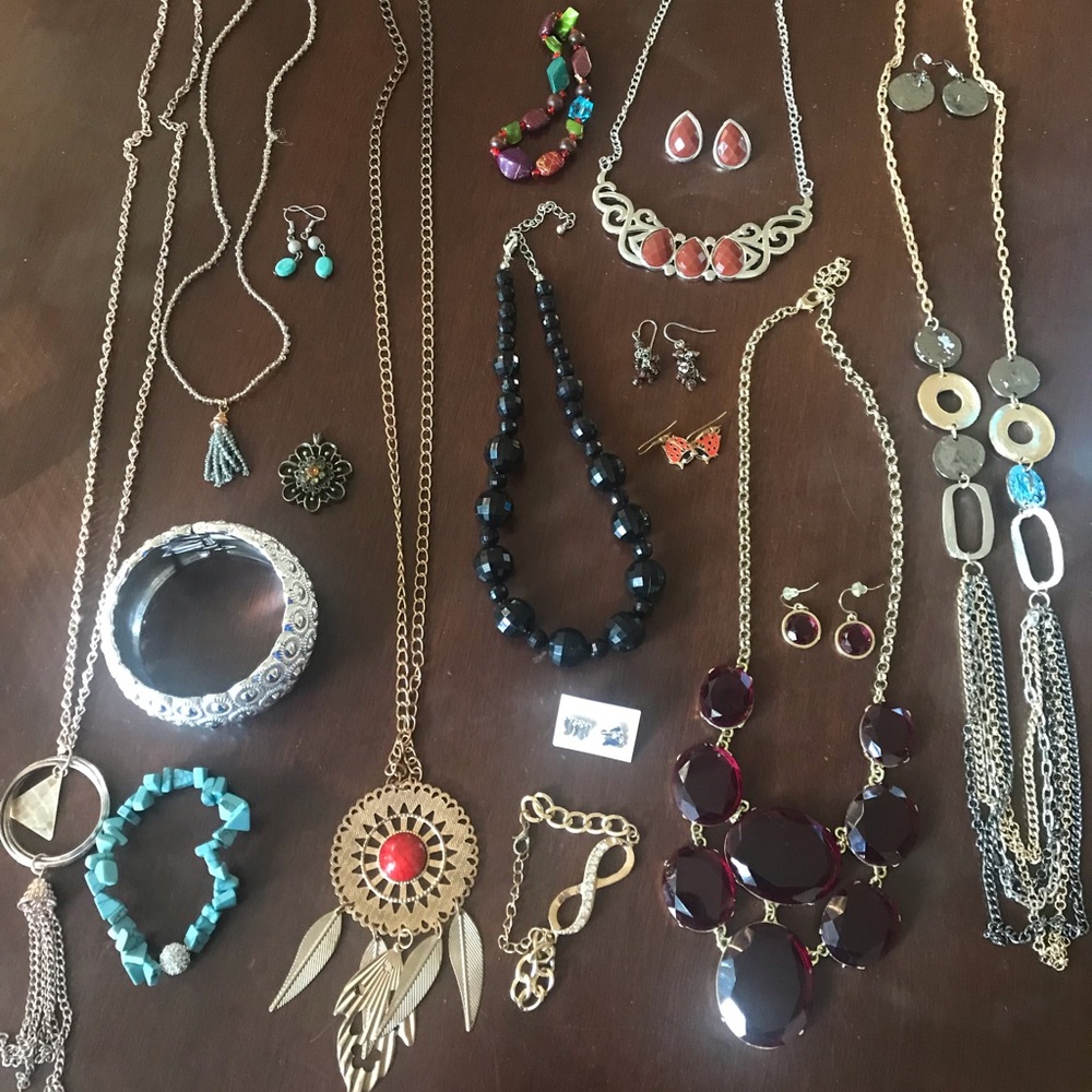 Lot of Jewelry!!